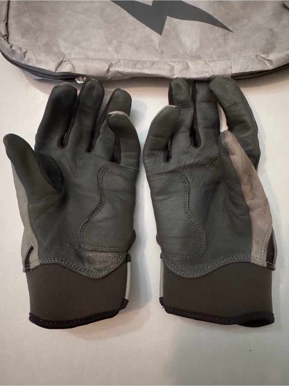 Bruce Bolt Gloves - Picture 2 of 3